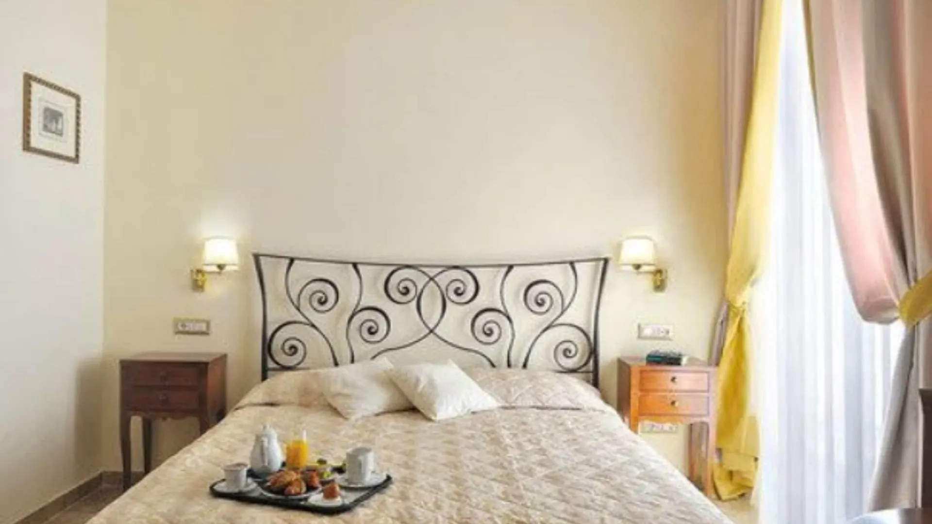 ***  Le Clarisse Pantheon Hotel Rome Italy
