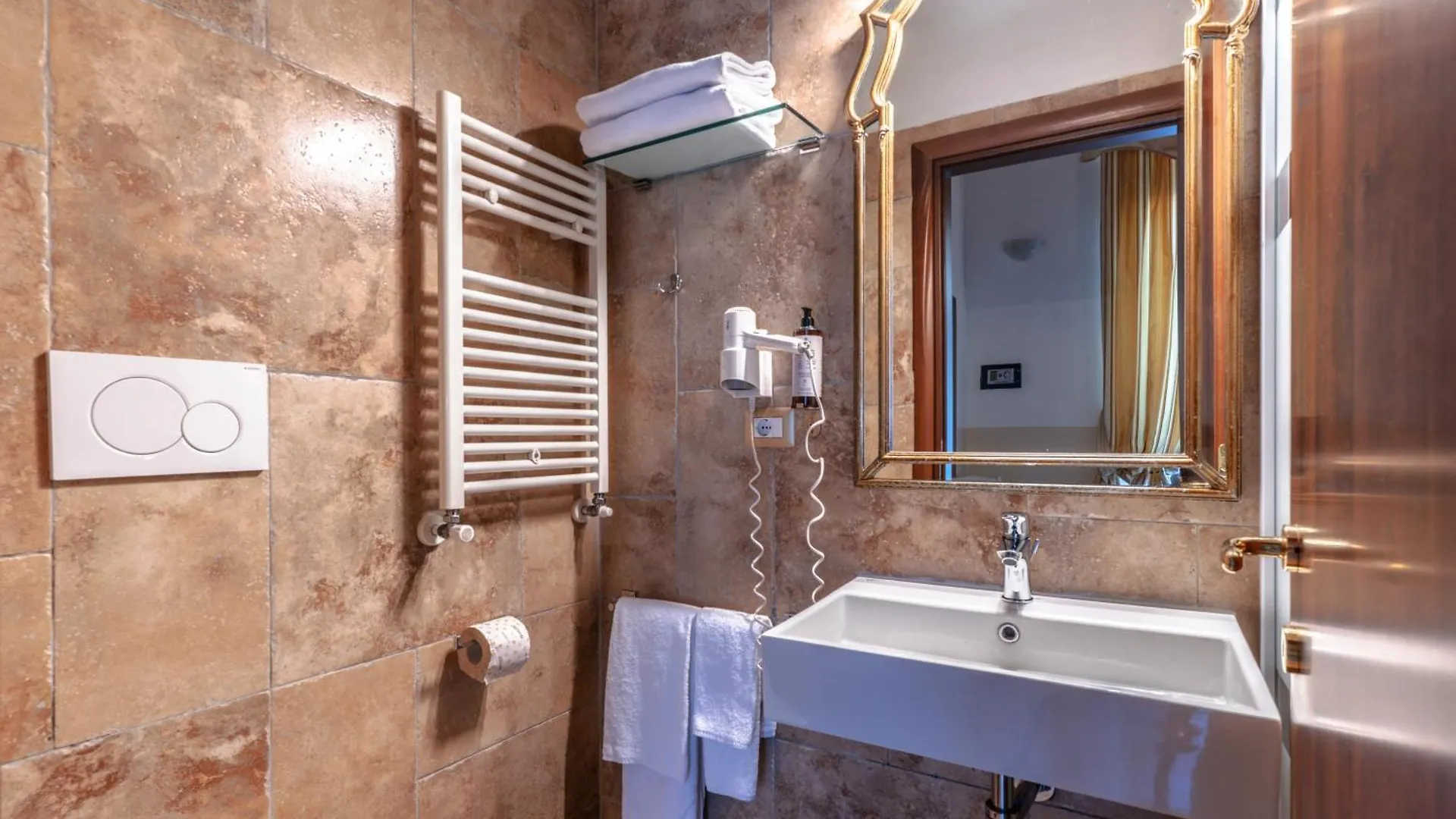 Le Clarisse Pantheon Hotel Rome 3*,  Italy