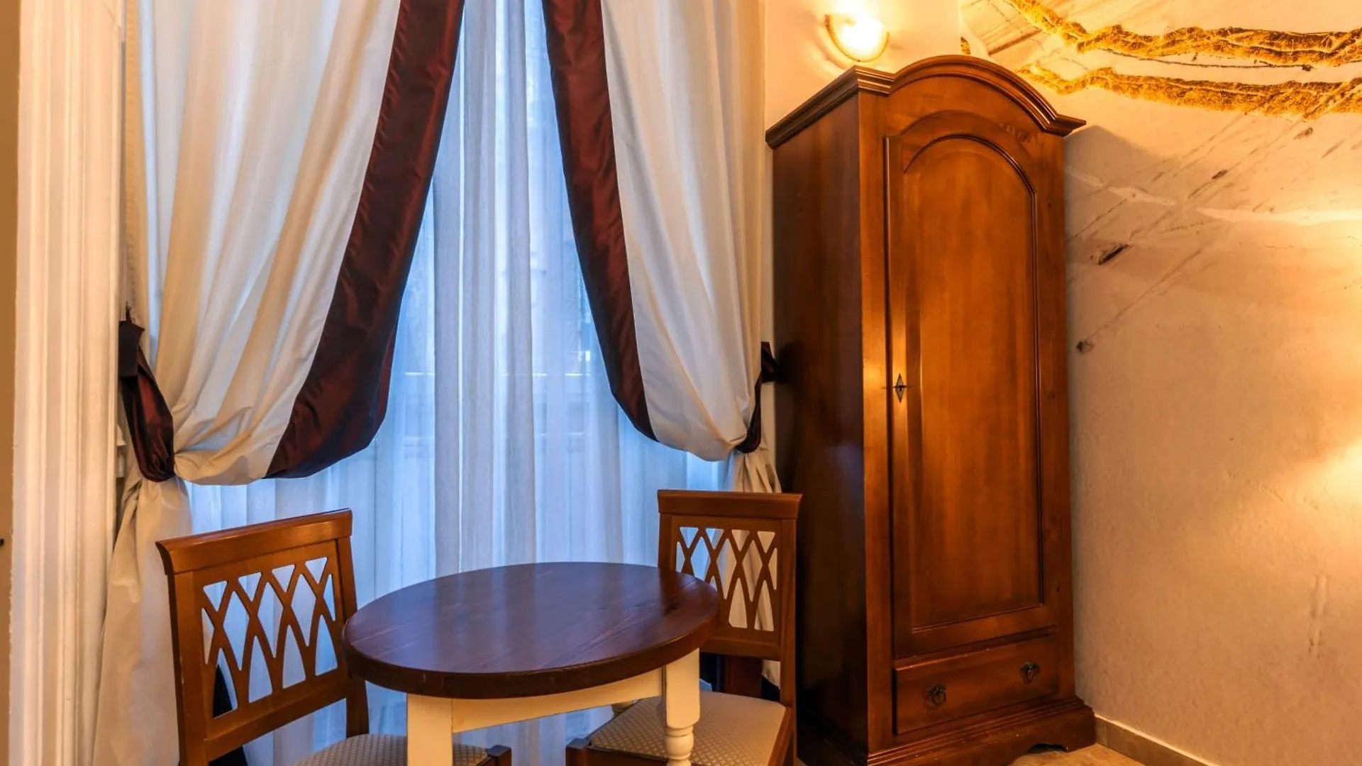 Le Clarisse Pantheon Hotel Rome Italy